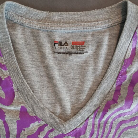 FILA SPORTS V-NECK T-SHIRT XL - Picture 5 of 6